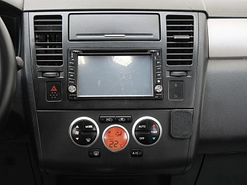 Nissan Tiida, 2010г, передний привод, автомат