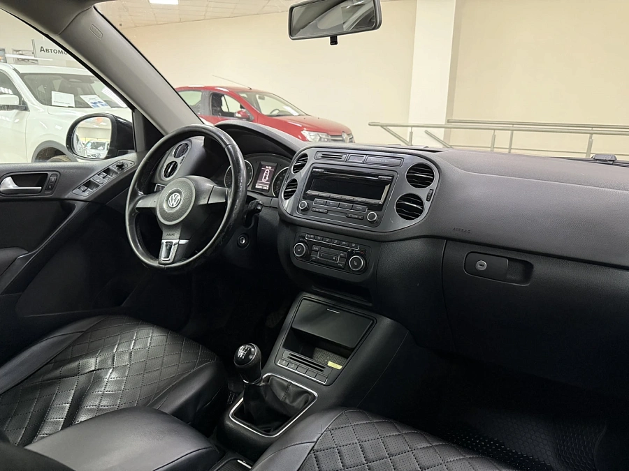 Volkswagen Tiguan, 2012г., передний привод, механика