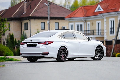 Lexus ES, 2019г, передний привод, автомат