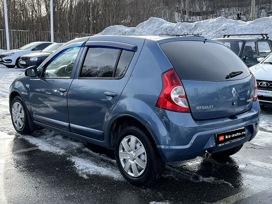 Renault Sandero, 2011г., передний привод, автомат