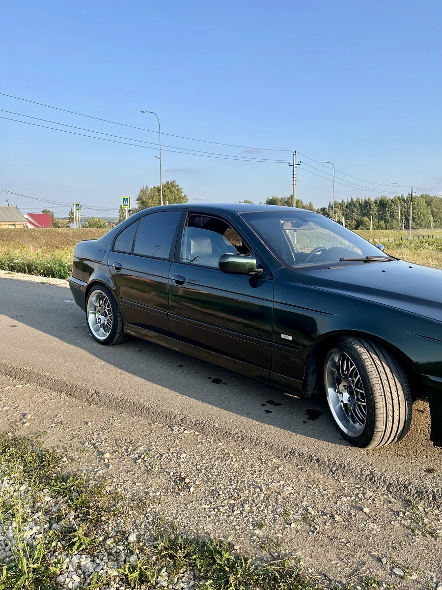 BMW 5 серии, 2002г., задний привод, автомат