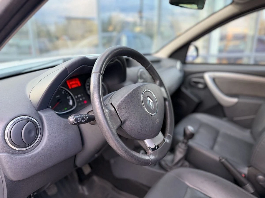 Renault Duster, 2013г., полный привод, механика