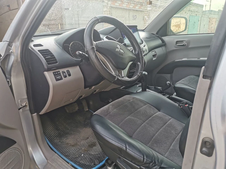 Mitsubishi L200, 2011г., полный привод, автомат