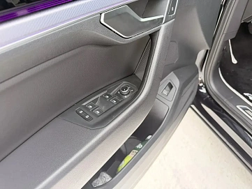 Volkswagen Touareg, 2018г, полный привод, автомат