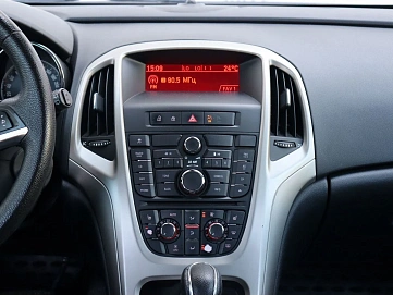 Opel Astra, 2010г, передний привод, автомат