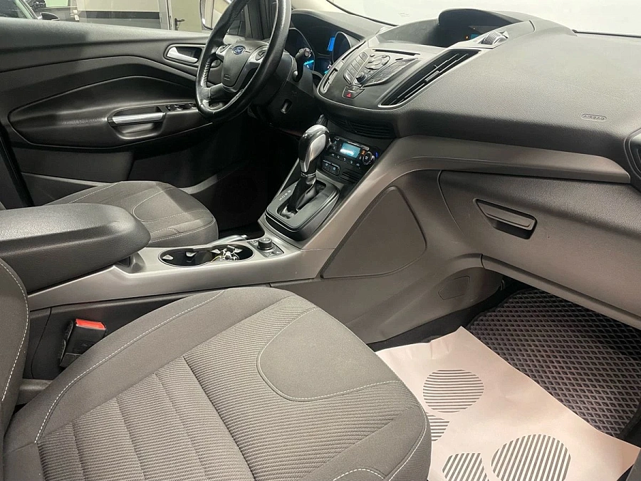 Ford Kuga, 2016г., передний привод, автомат