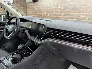 Volkswagen Touareg, 2025г, полный привод, автомат