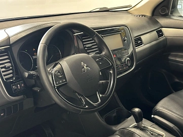 Mitsubishi Outlander, 2015г, полный привод, вариатор