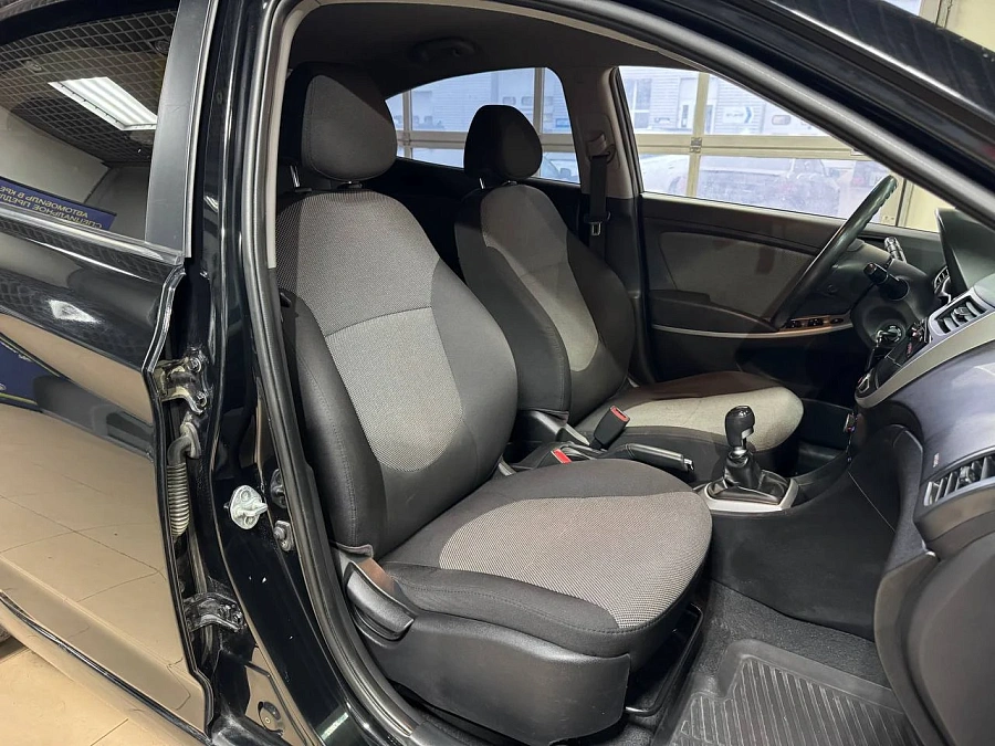 Hyundai Solaris, 2013г., передний привод, механика