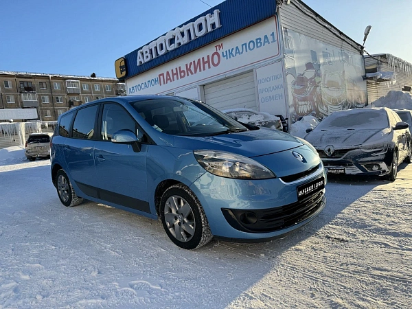 Renault Scenic, 2012г., передний привод, механика