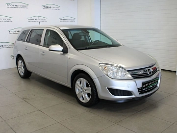 Opel Astra, 2011г, передний привод, механика