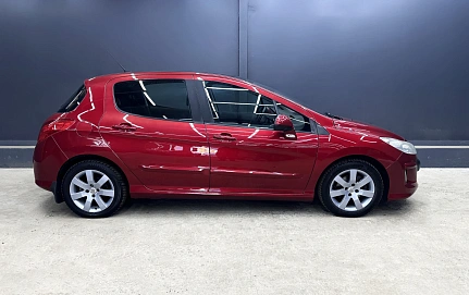 Peugeot 308, 2008г, передний привод, автомат
