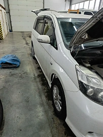 Toyota ISis, 2011г, полный привод, вариатор