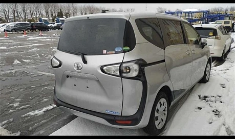 Toyota Sienta, 2015г, передний привод, вариатор