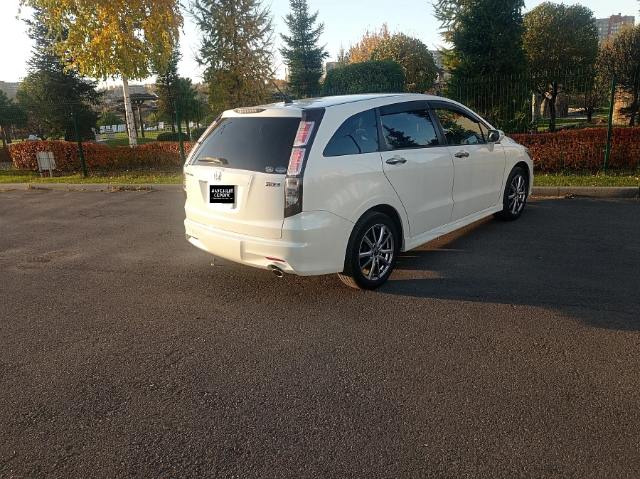 Honda Stream, 2011г., передний привод, автомат