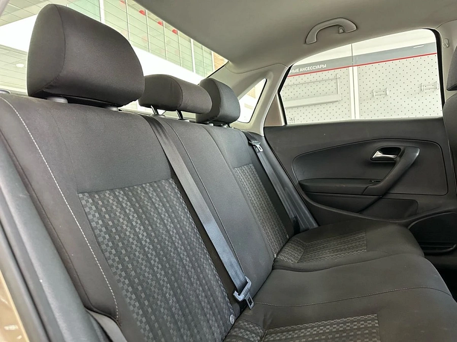 Volkswagen Polo, 2016г., передний привод, автомат