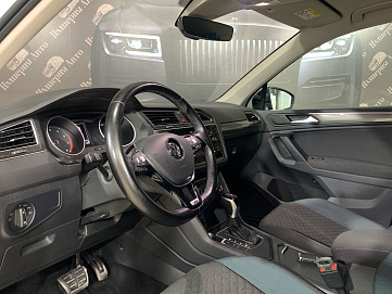 Volkswagen Tiguan, 2019г, передний привод, робот