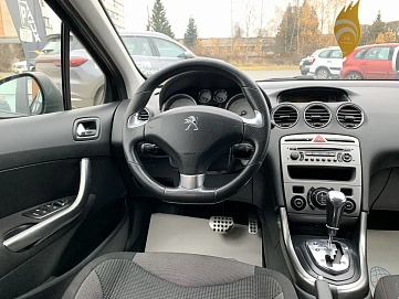 Peugeot 308, 2011г, передний привод, автомат
