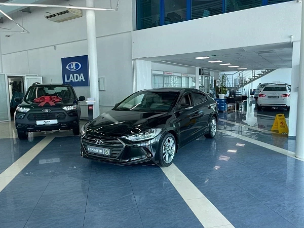 Hyundai Elantra, 2018г., передний привод, автомат
