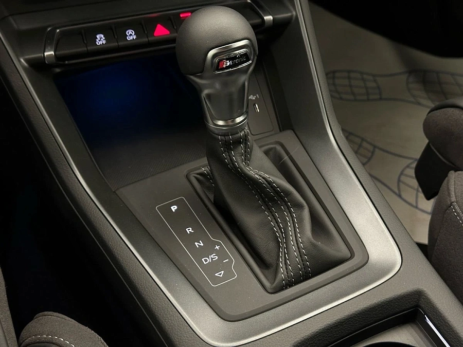 Audi Q3, 2024г., передний привод, робот