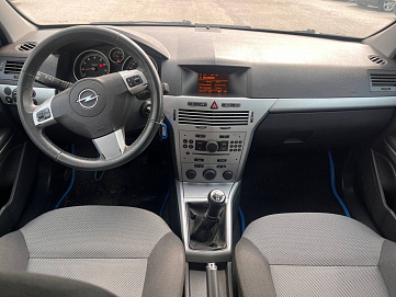 Opel Astra, 2012г, передний привод, механика