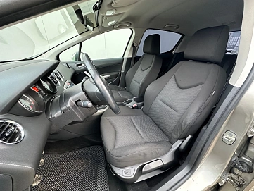 Peugeot 308, 2011г, передний привод, механика