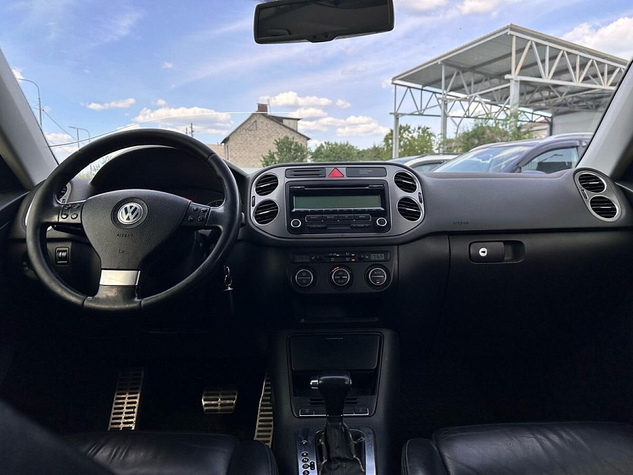 Volkswagen Tiguan, 2009г., полный привод, автомат