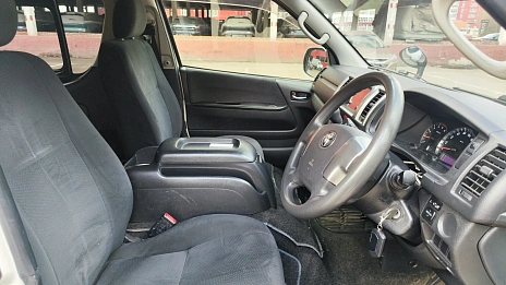 Toyota HiAce, 2015г, полный привод, автомат