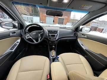 Hyundai Solaris, 2015г, передний привод, автомат