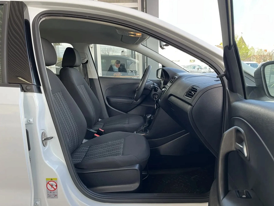 Volkswagen Polo, 2017г., передний привод, автомат