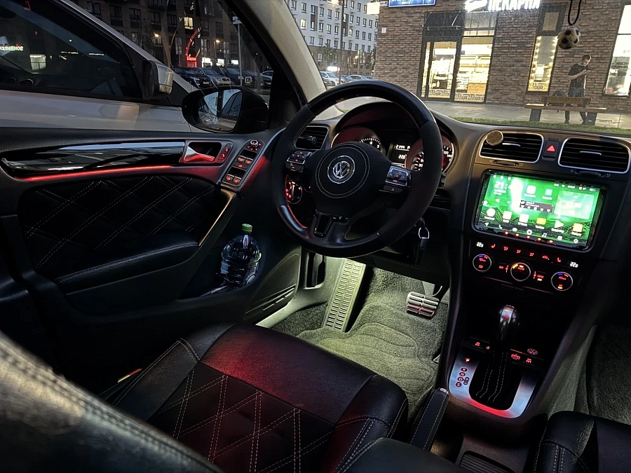 Volkswagen Golf, 2011г., передний привод, робот