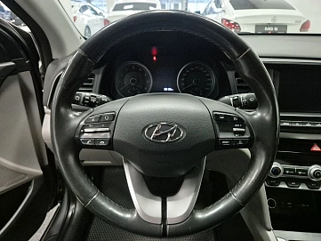 Hyundai Elantra, 2020г, передний привод, механика