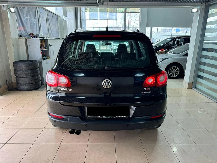 Volkswagen Tiguan, 2010г., полный привод, механика