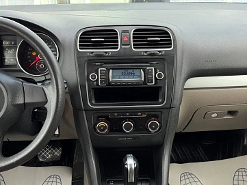 Volkswagen Golf, 2010г, передний привод, робот