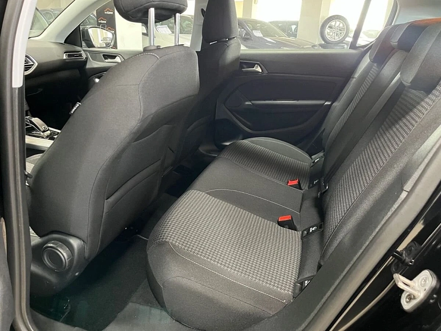 Peugeot 308, 2020г., передний привод, автомат