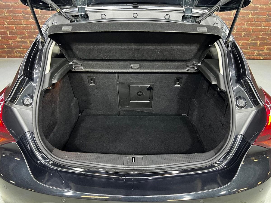 Opel Astra, 2013г., передний привод, автомат