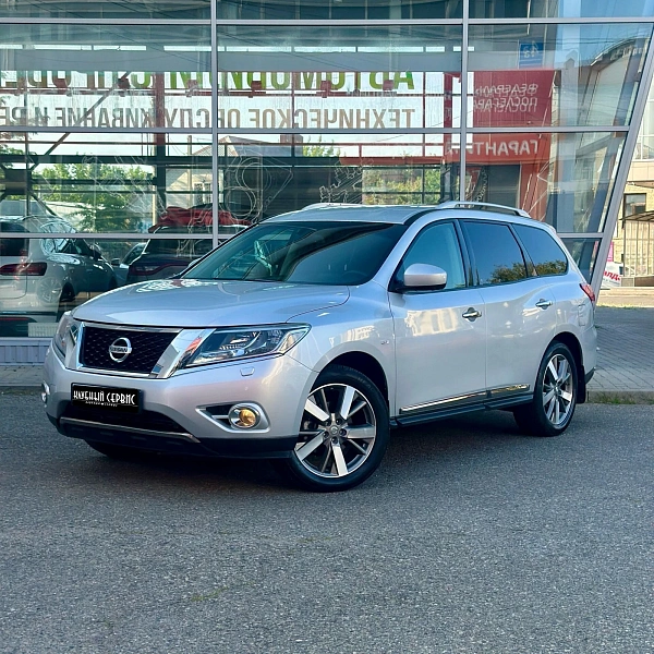 Nissan Pathfinder, 2014г., передний привод, автомат