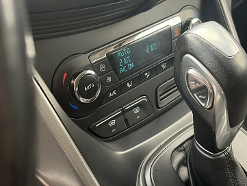 Ford Kuga, 2015г., передний привод, автомат
