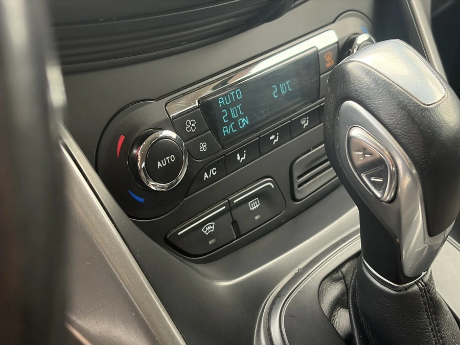 Ford Kuga, 2015г., передний привод, автомат