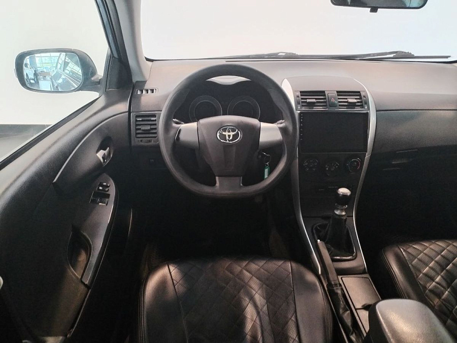Toyota , 2010г., передний привод, механика