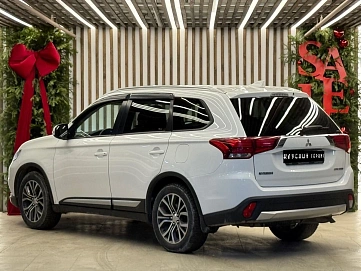 Mitsubishi Outlander, 2018г, передний привод, вариатор
