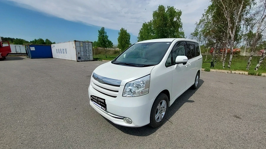 Toyota Noah, 2009г., передний привод, вариатор