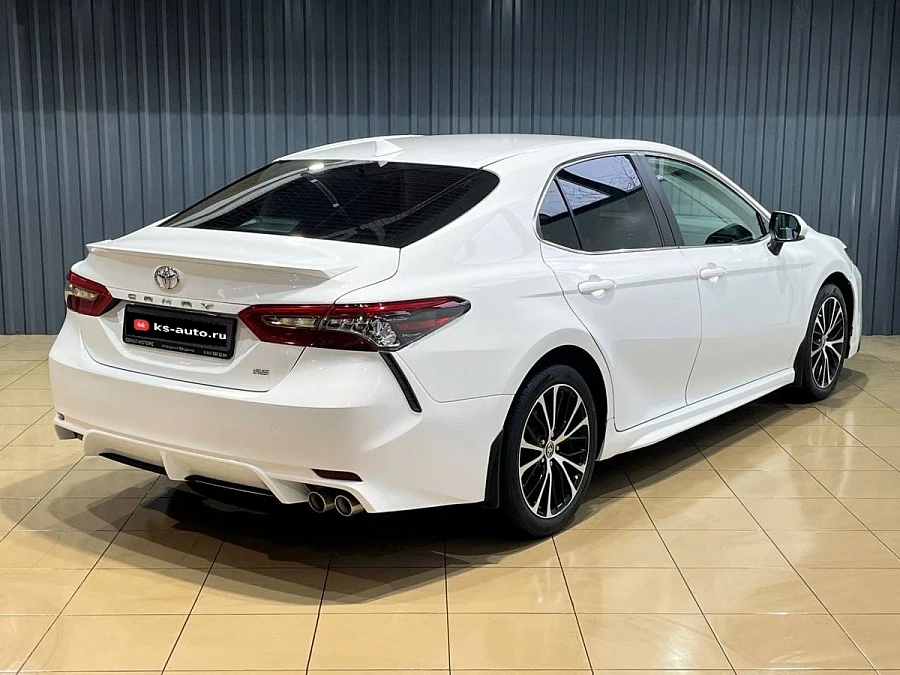 Toyota Camry, 2020г., передний привод, автомат