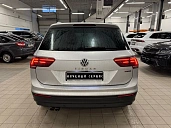 Volkswagen Tiguan, 2018г., передний привод, робот
