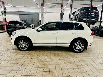 Volkswagen Touareg, 2011г, полный привод, автомат