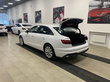 Audi A4, 2020г, передний привод, робот
