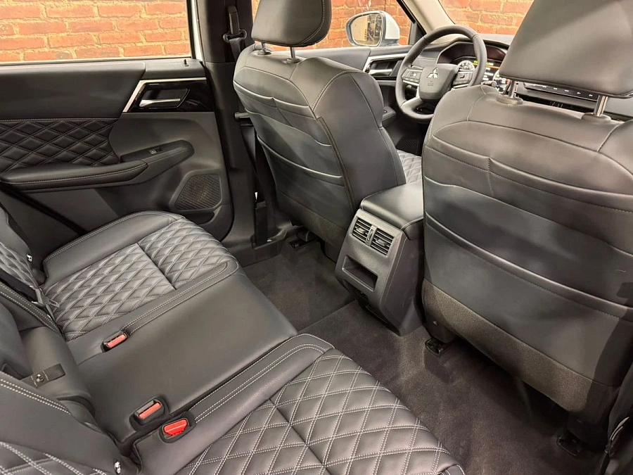 Mitsubishi Outlander, 2023г., полный привод, вариатор