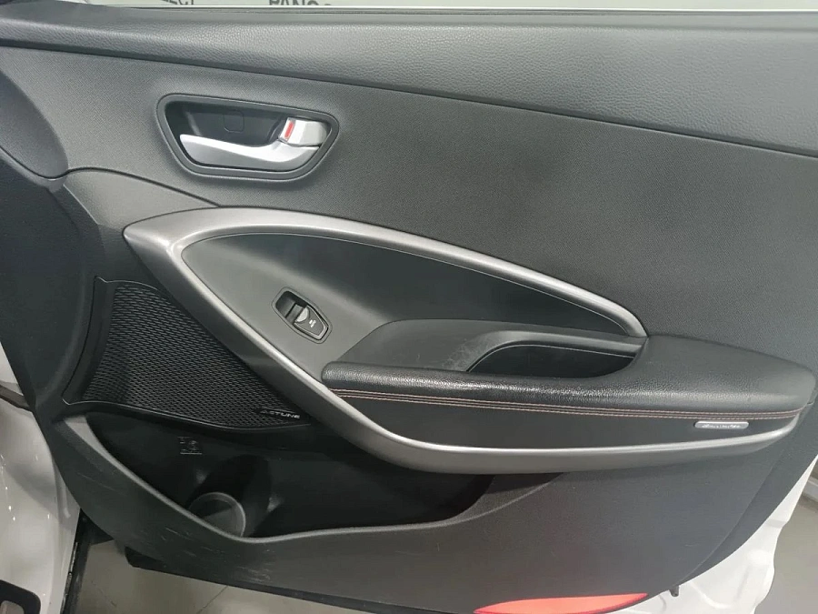 Hyundai Santa Fe, 2013г., передний привод, автомат