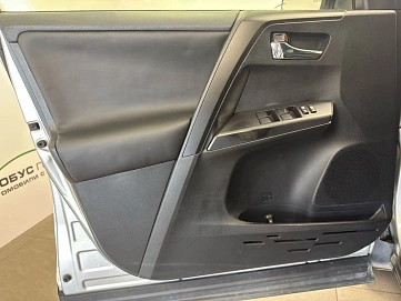 Toyota RAV4, 2015г, передний привод, автомат