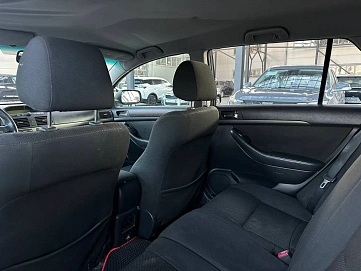 Toyota Avensis, 2003г, передний привод, автомат